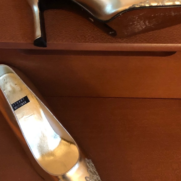 Stepping out in Style with Stuart Weitzman - Picture 4 of 4